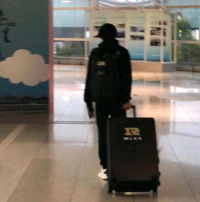 kaiyun网页登录入口|两女孩缺少亲情相互依恋被怀疑看做同性恋