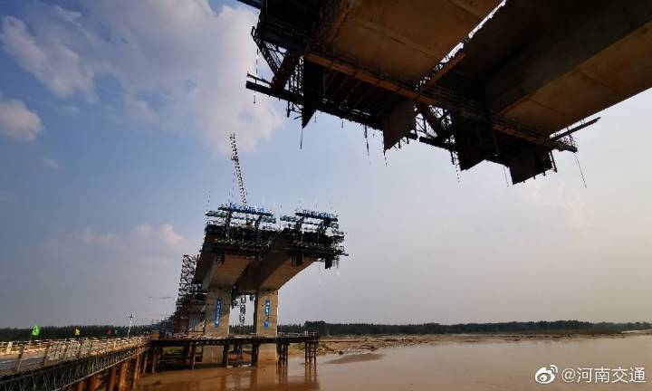 kaiyun开云官方在线登录：自治区统计局人口就业统计处调研员黄润明到我县开展人口变动调查工作