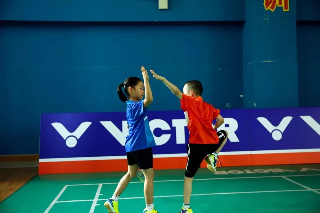 钟山镇：大学生志愿者开展志愿活动活动 关爱留守儿童“kaiyun开云网页版”